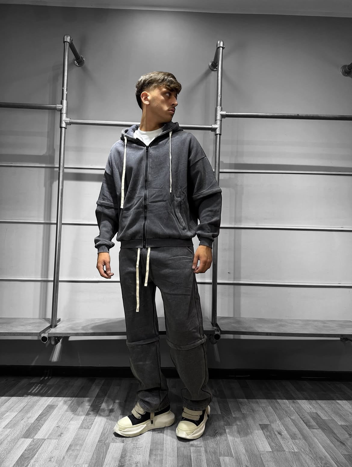 TRACKSUIT 2 COLORI DISPONIBILI