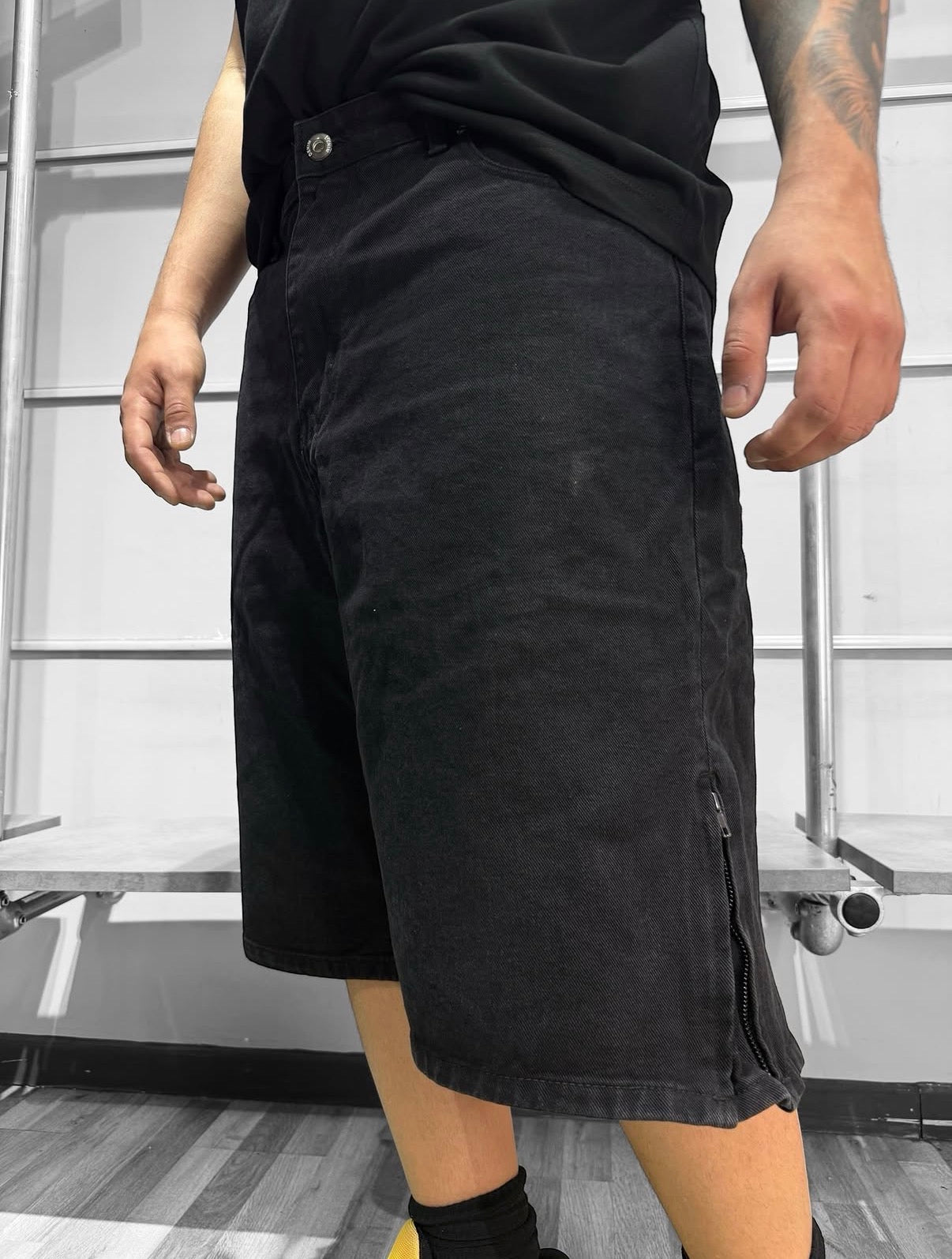 BERMUDA BLACK ZIP