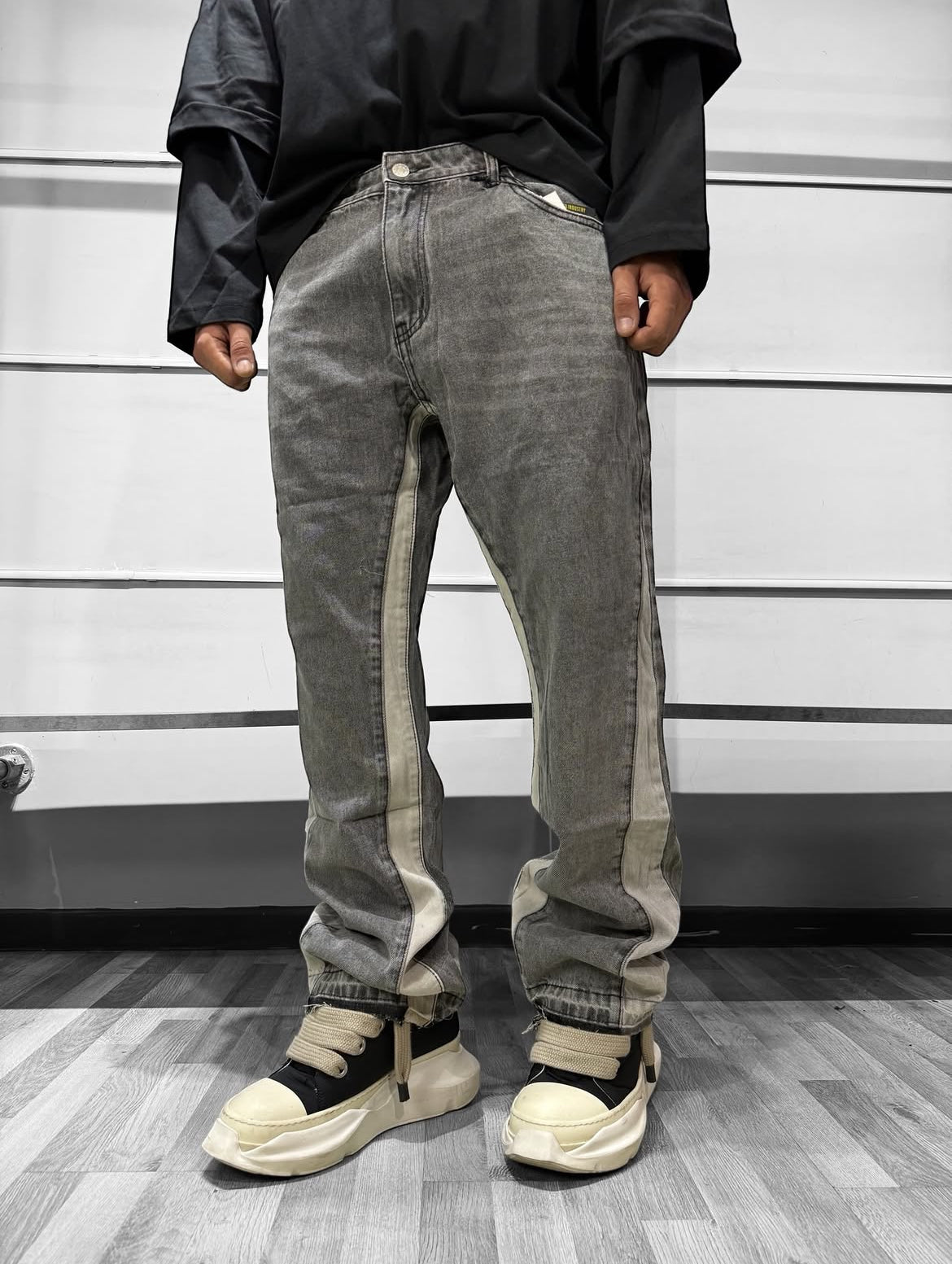 FLARE GREY