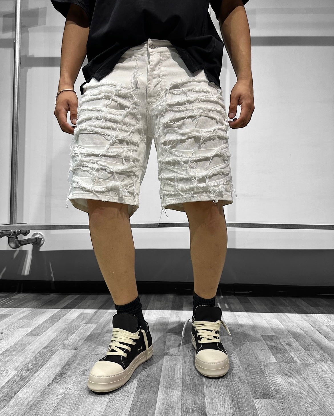 BERMUDA RIPPED WHITE